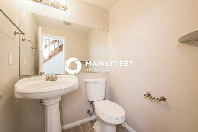 Building Photo - 4 Bedroom Pet-Friendly Home in Aurora, CO with Main Street Renewal