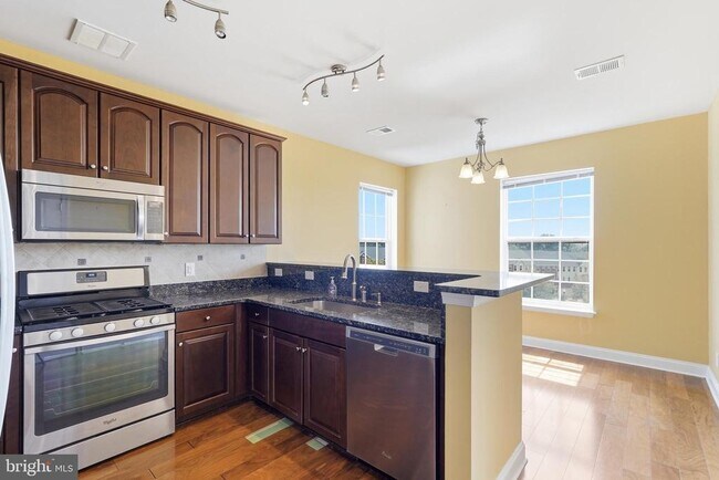 Building Photo - 9202 Charleston Dr