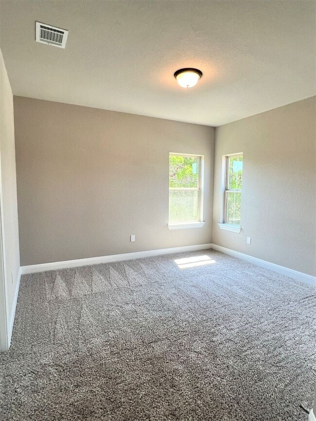 Building Photo - Georgeous 5-Bedroom in the Three Points Community