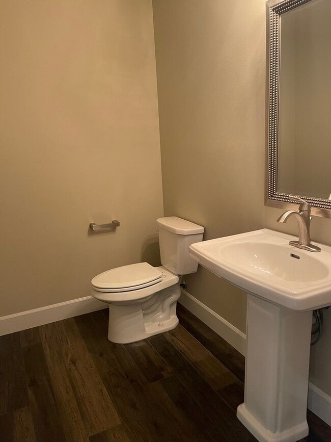 Building Photo - Now renting 3 Bedroom Town-home