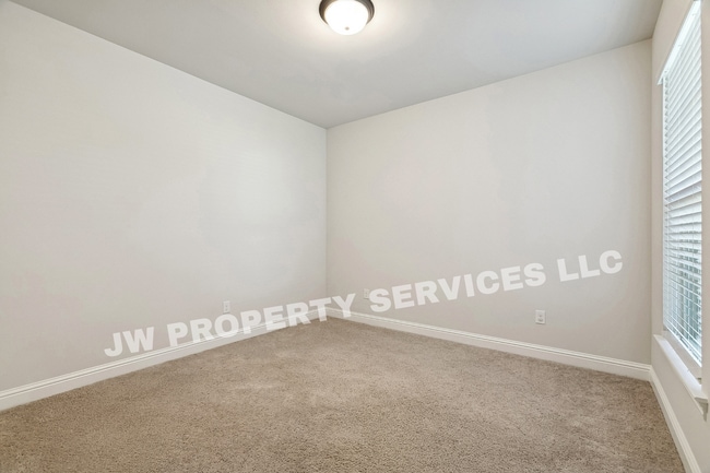 Building Photo - 44208 Huntley Rd