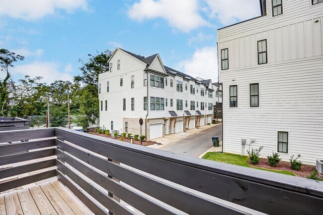 Building Photo - TOWNHOME W/ ROOFTOP TERRACE @ 5West Terraces!