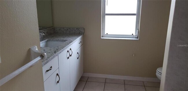 Building Photo - 494 Lake of the Woods Dr