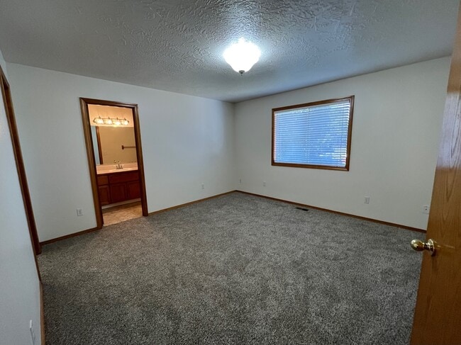 Building Photo - 1241 W Kimra St