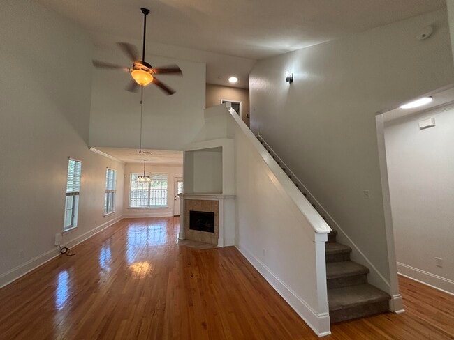 Building Photo - 1633 Shadowmoss Ave