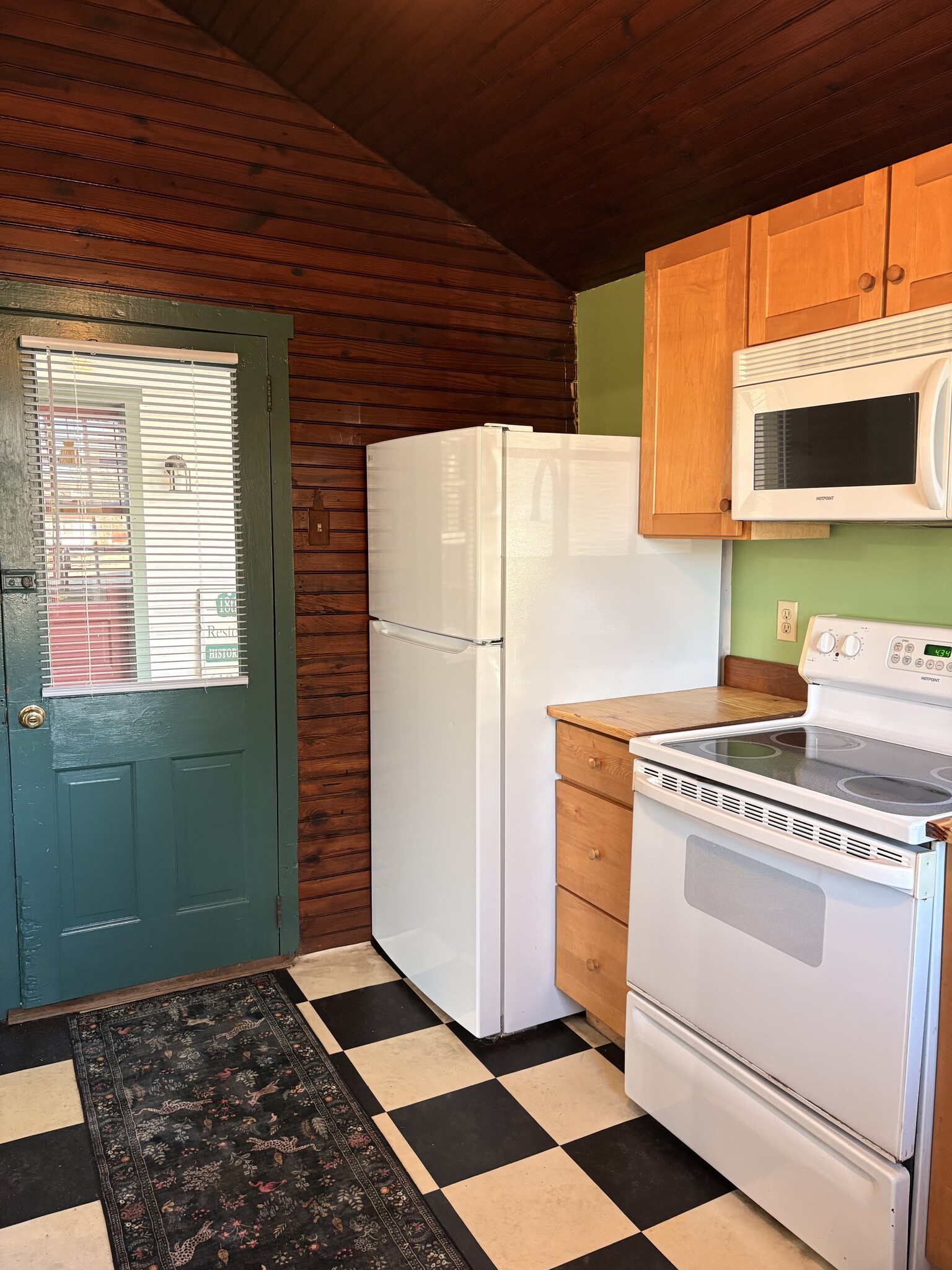 Kitchen entrance - 3380 Coventryville Rd