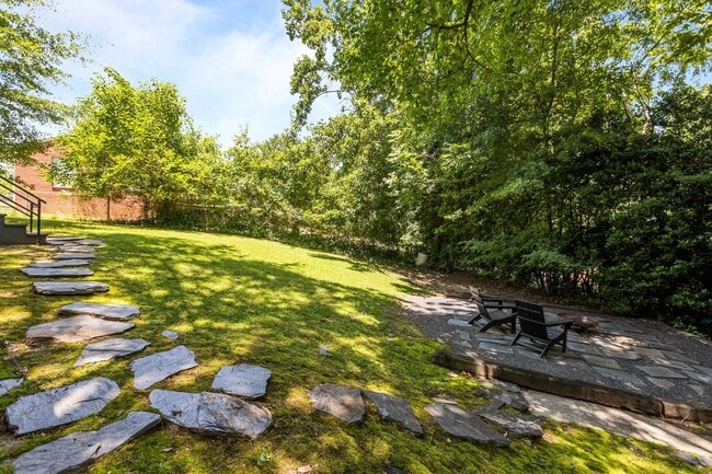 Building Photo - Adorable, Modern 3 Bedroom Ranch near Downtown Raleigh - Gorgeous finishes, open floorplan, updat...