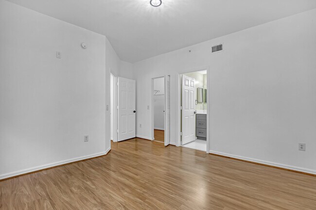 Building Photo - 340 Crestwood Cir