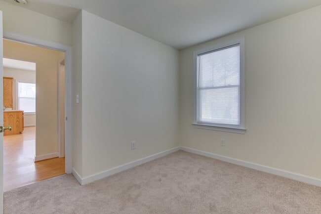 Building Photo - 955 Poquoson Ave