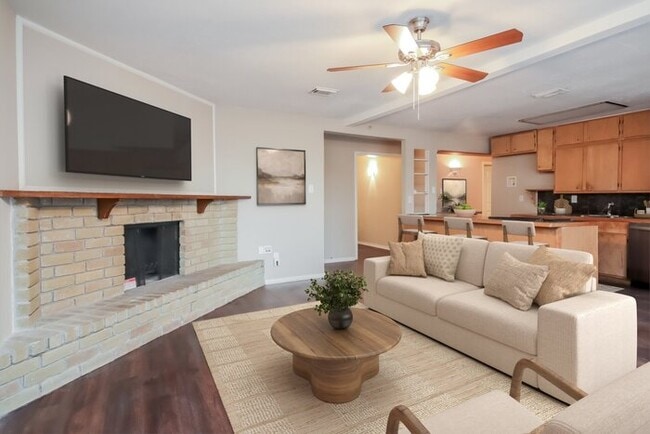 Building Photo - 5211 Parkridge Dr