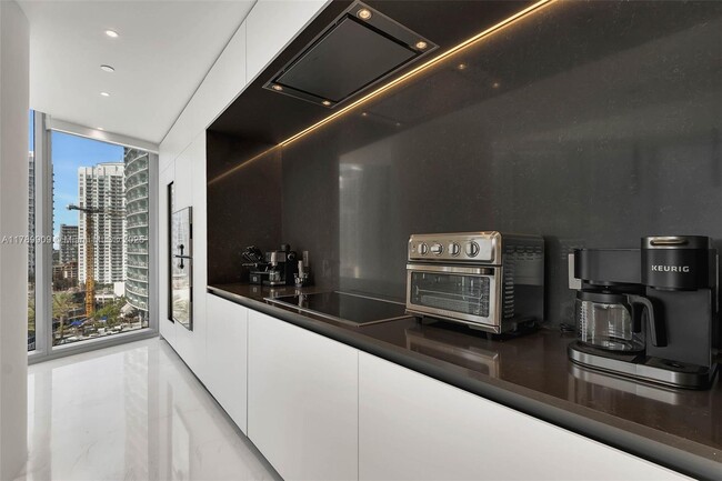 Building Photo - 300 Biscayne Blvd Way