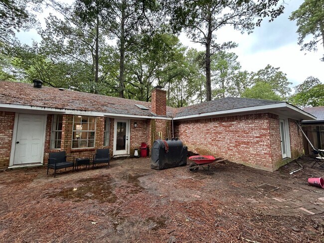 Building Photo - High-End Haughton Home
