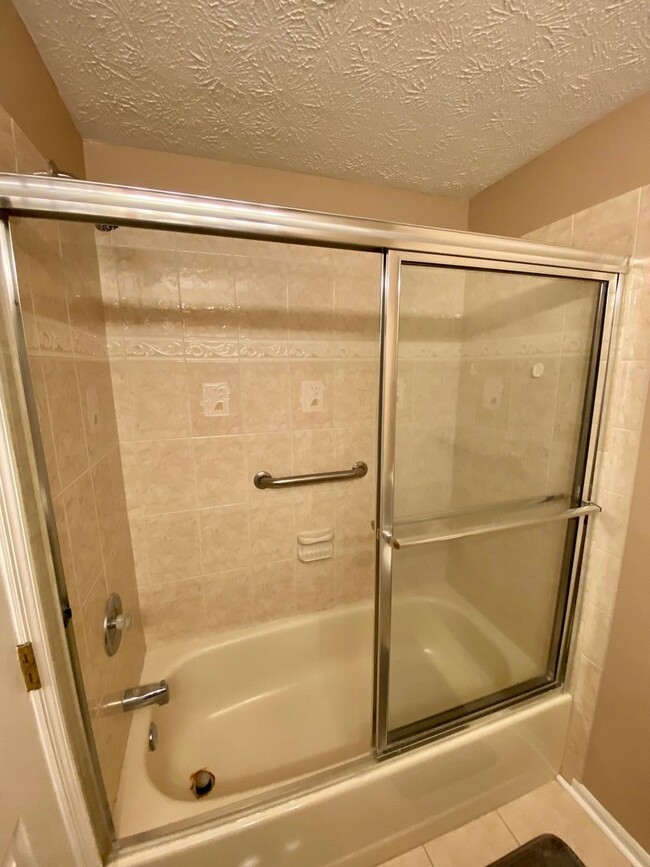 Building Photo - Great condo! Close to commuter routes!