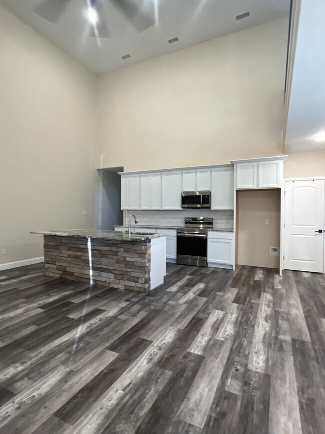 Building Photo - 4/2/2 Gated Community + OFFICE space + No Water Bill + Peaster ISD