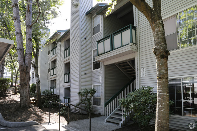 Building Photo - Overlook Pointe