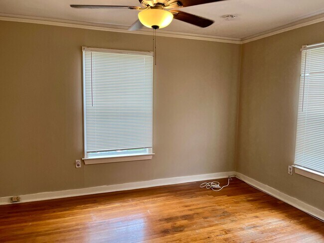 Building Photo - Great location in Garden District seconds from Downtown and LSU!