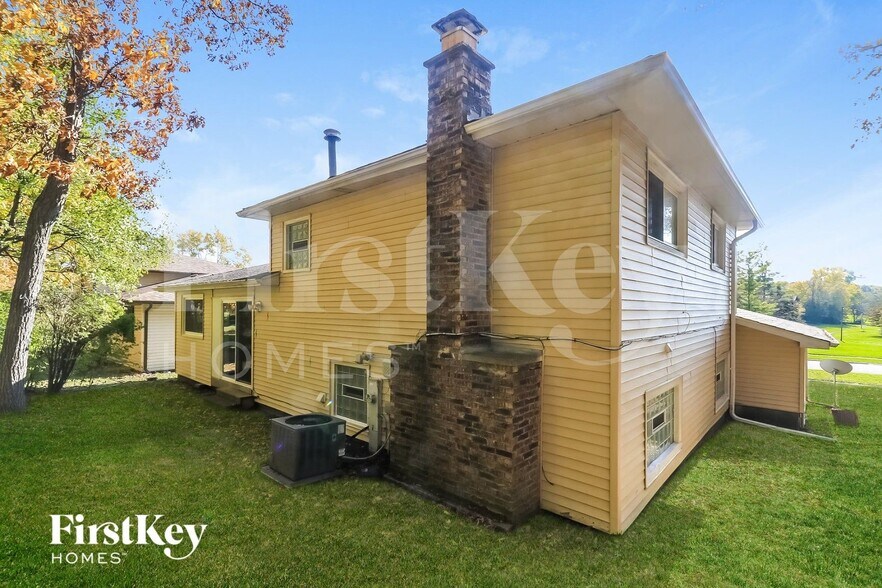 Building Photo - 624 Hickok Ave