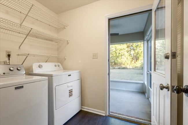 Building Photo - 1901 Gina Dr