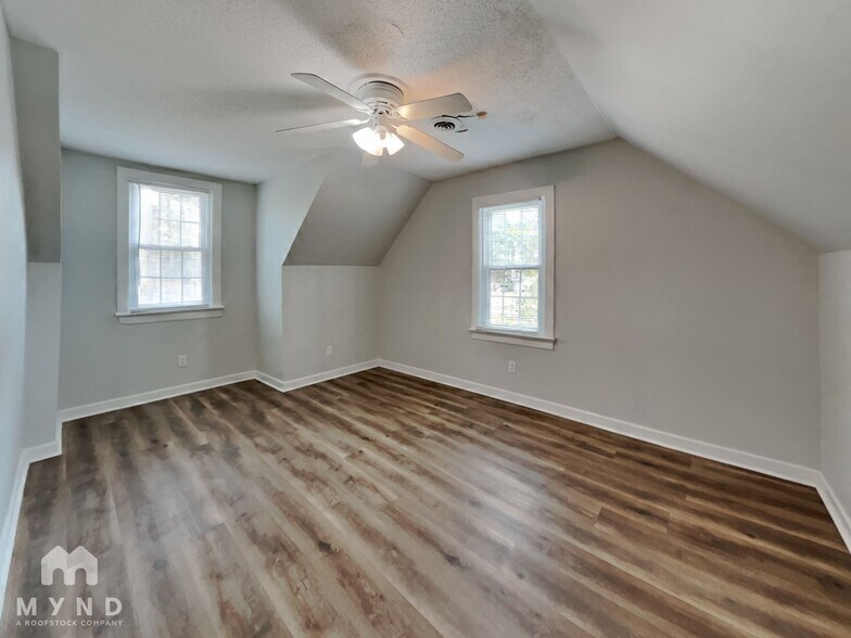 Building Photo - 25 Camelia Dr