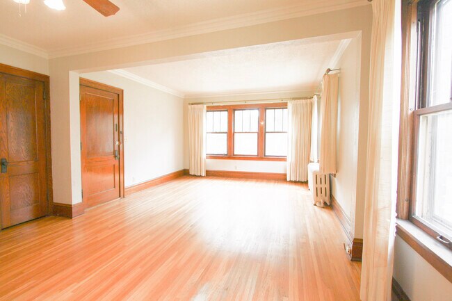 Building Photo - 1605 Charles Ave