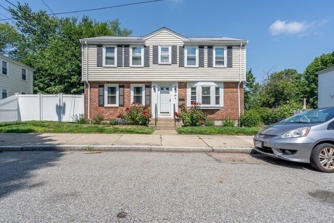 Building Photo - 19 Grew Ave