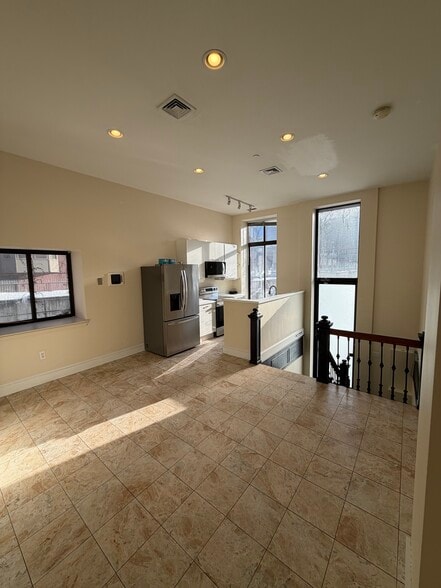 Building Photo - 108 Richmond St