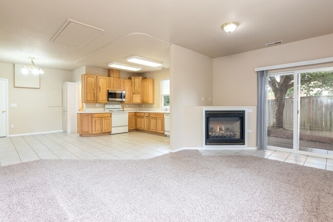 Building Photo - 3 Bed Room 2 Bath No Garage No Carport