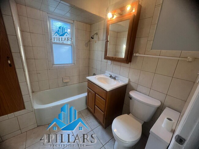 Building Photo - "Charming 3-Bedroom Home with Spacious Lay...