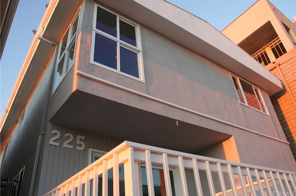 Building Photo - 225 Rosecrans Ave