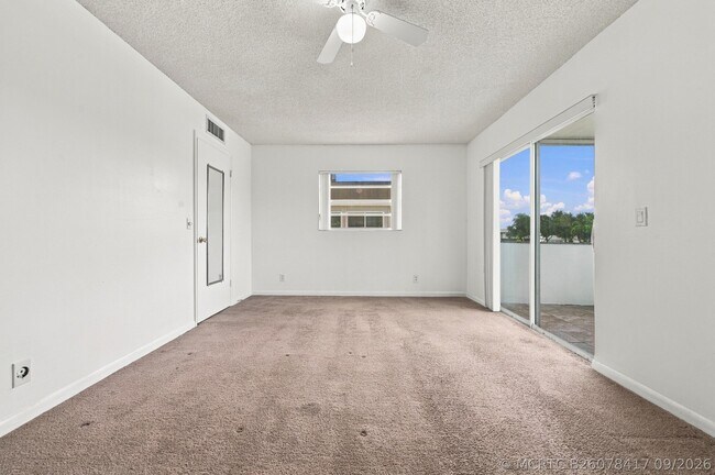 Building Photo - 809 Flanders Q