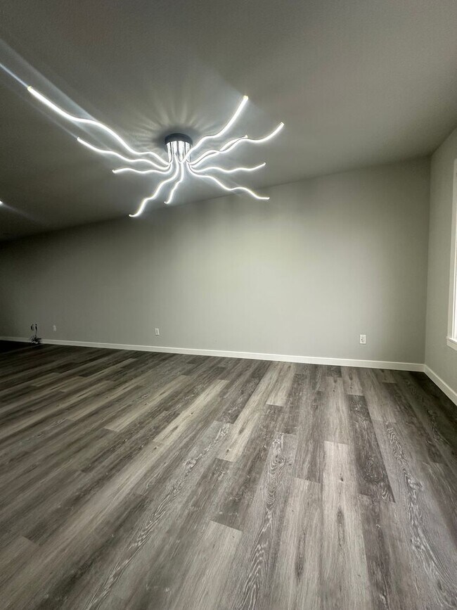 Building Photo - Beautiful 4 Bedroom 3 Bathroom Home in Everett!