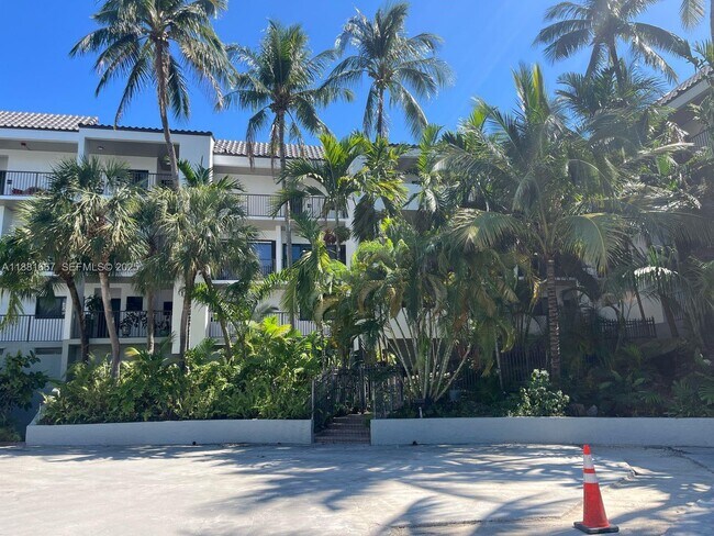 Building Photo - 4000 NE 168th St