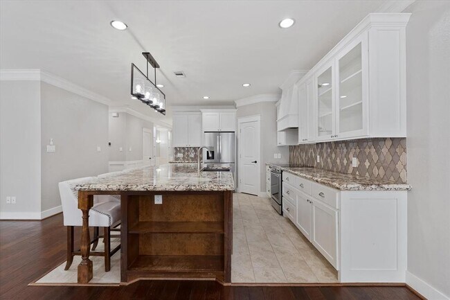 Building Photo - 13431 Hilton Head Dr