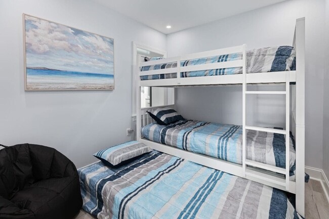 Building Photo - 204 E Primrose Rd