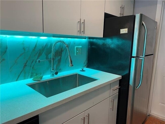 Building Photo - 3947 Coral Springs Dr