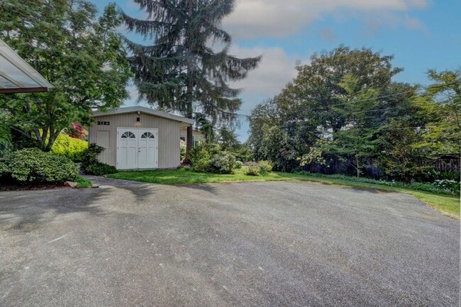 Building Photo - 3Bd/2.75Ba Shoreline House