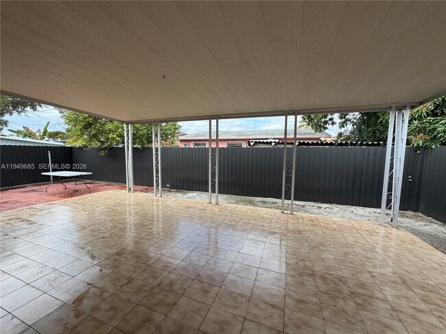 Building Photo - 425 E 17th St