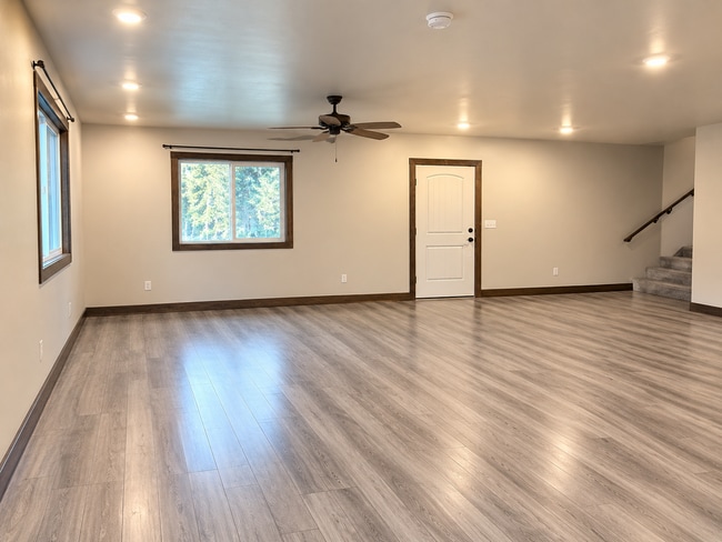 Building Photo - 2498 Schutzen St