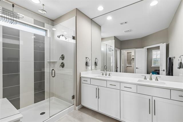 Building Photo - 628 Club Dr