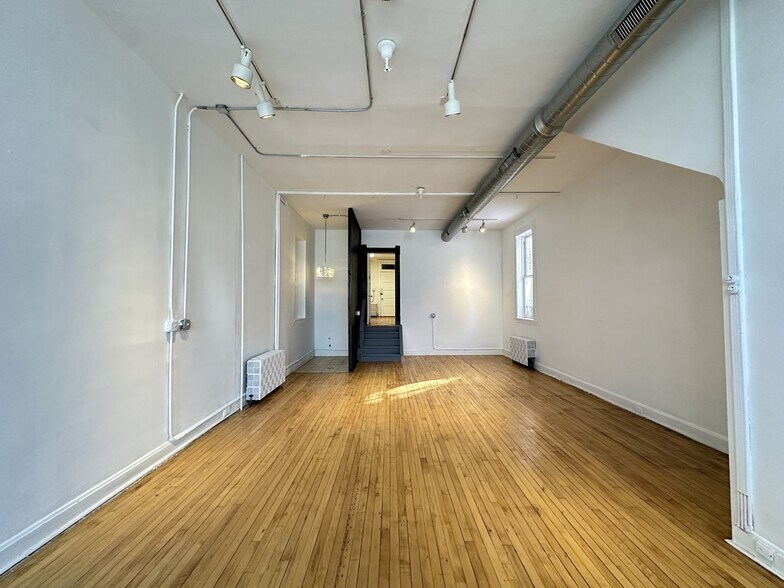 Building Photo - 3422 N Lincoln Ave