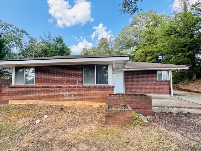 Building Photo - Hello Sunny 3 Bedroom / 1 Bathroom in Mont...