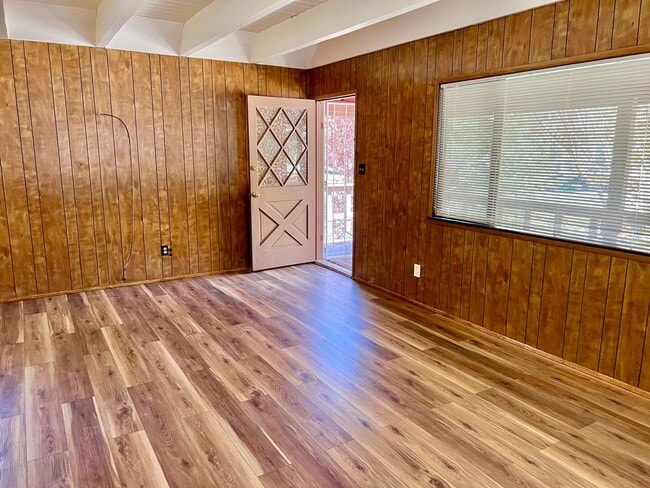 Building Photo - Charming Mountain Cabin with Loft in Lake of the Woods – $200 Move-In Special!