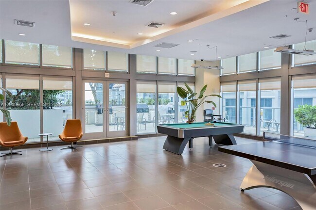 Building Photo - 1111 SW 1st Ave