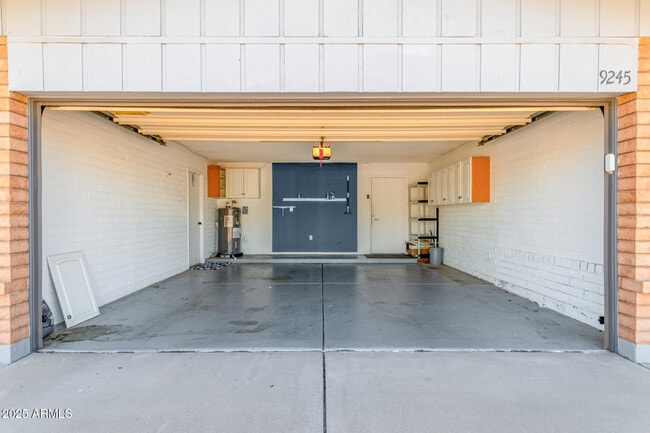 Building Photo - 9245 E Laurel Ln