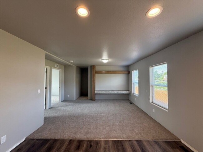 Building Photo - 8446 Sunrise Way