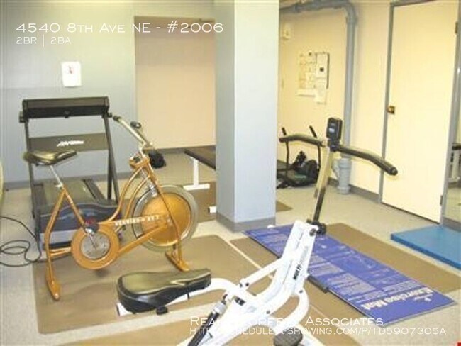 Building Photo - 4540 8th Ave NE