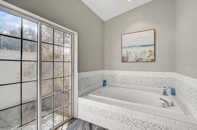 Building Photo - 4427 Highland Oaks Cir