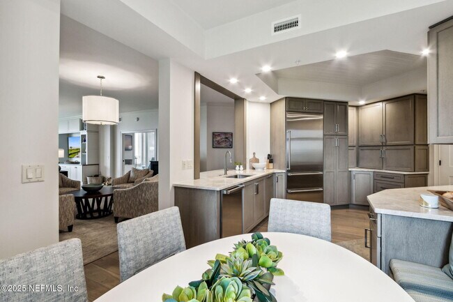 Building Photo - 426 Beachside Pl