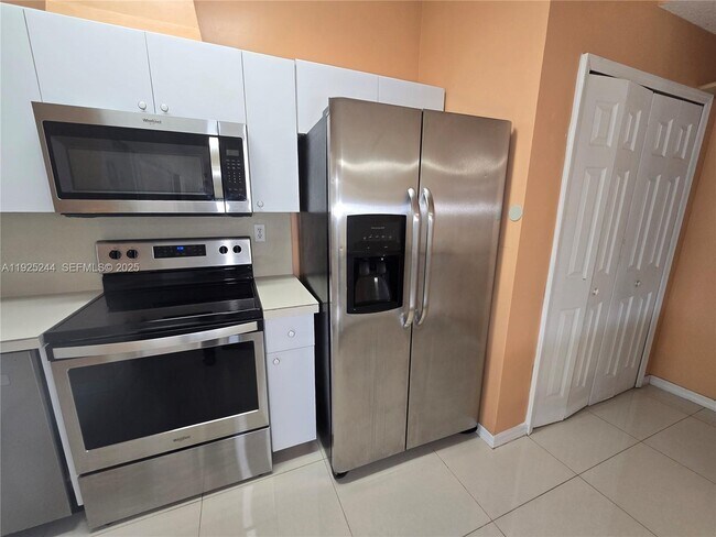 Building Photo - 894 NW 134th Pl