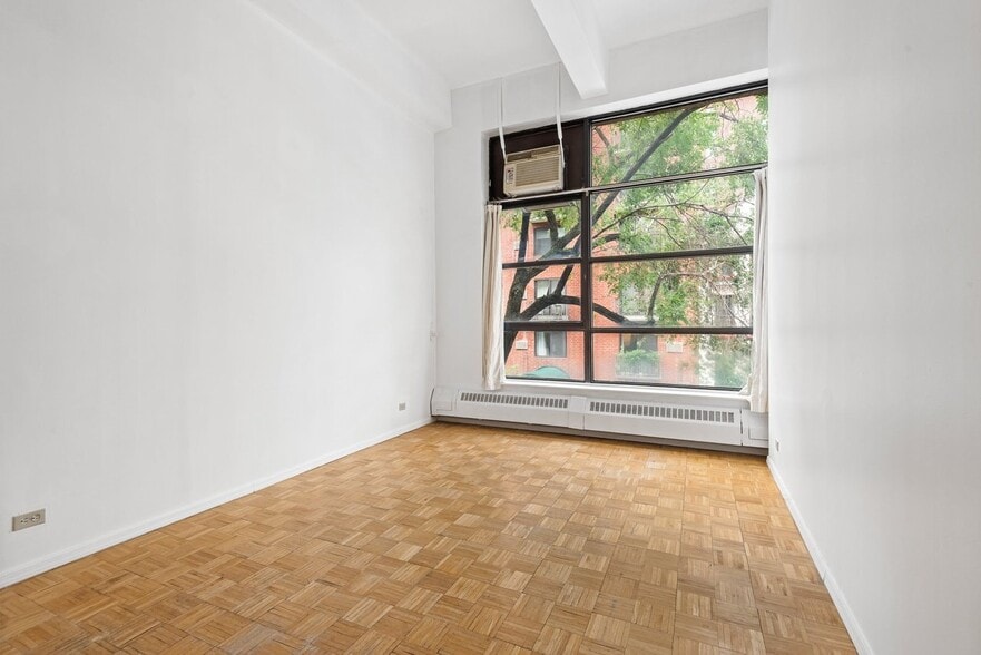 Building Photo - 350 E 62nd St